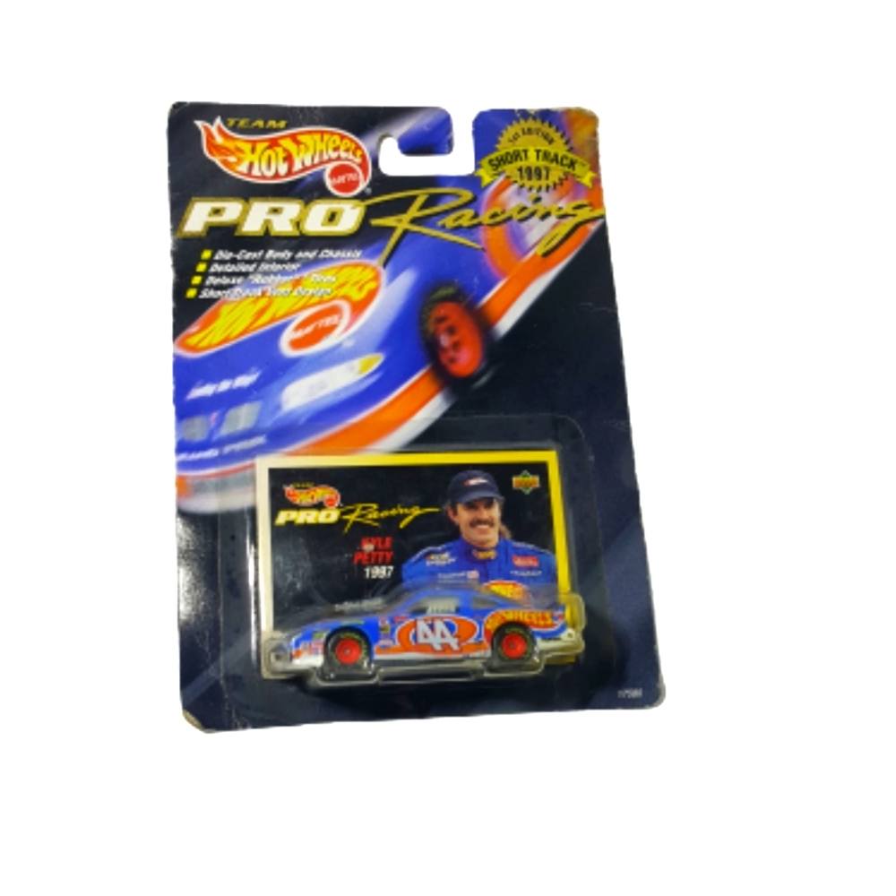 1997 Hot Wheels Short Track #44 Kyle Petty 1:64 Diecast Collectable Car